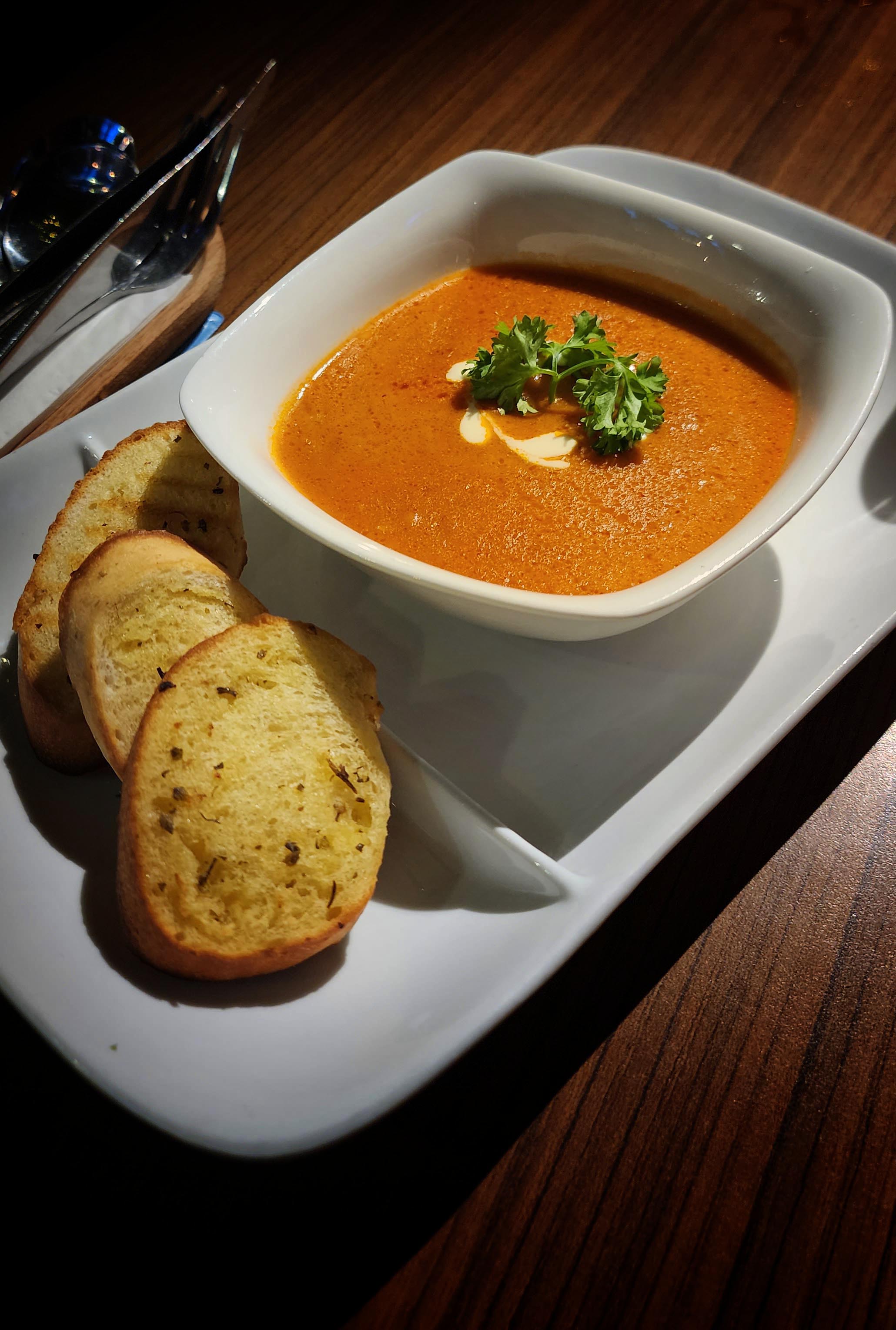 Tomatoe Soup with toasted bread